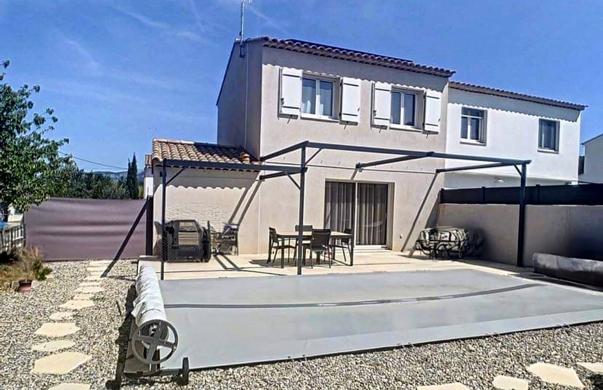 Maison mitoyenne avec jardin et piscine à vendre Chemin Barban à La Seyne