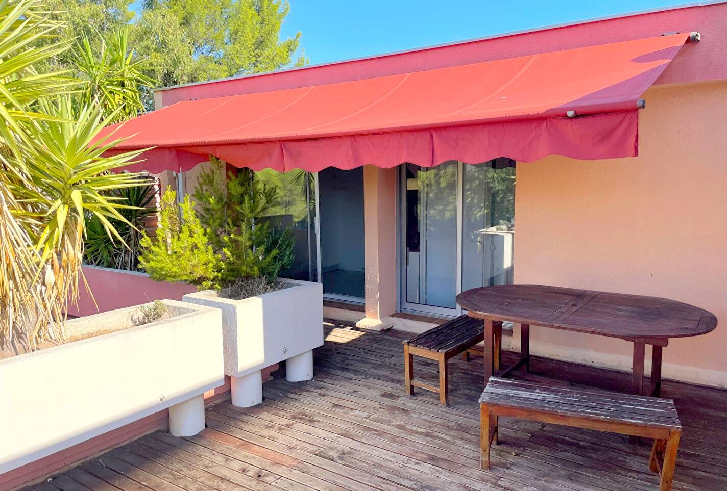 Appartement en dernier étage avec grande terrasse à vendre dans le quartier seynois de Tamaris