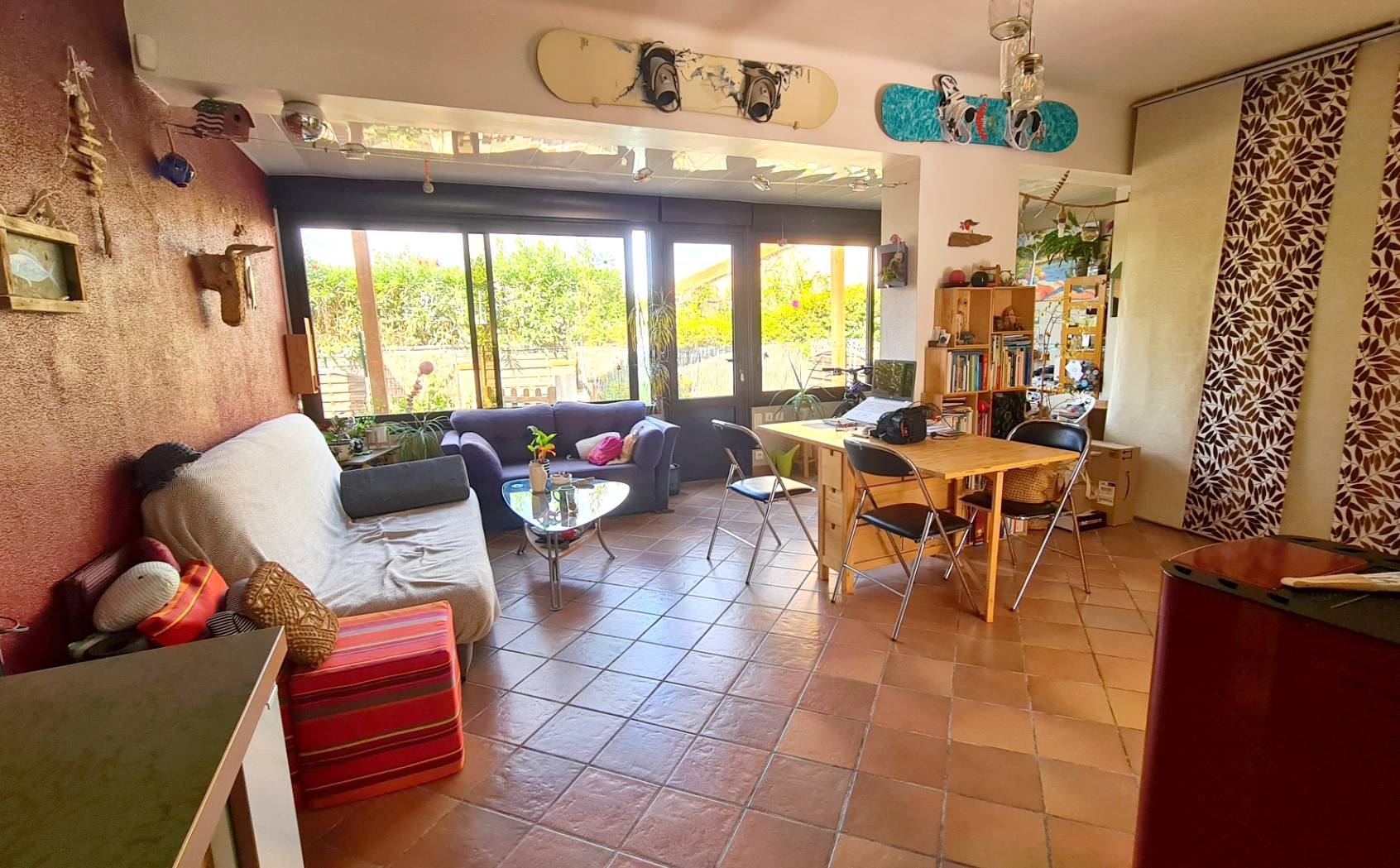 Une maison de pêcheur en parfait état avec jardin et terrasse à vendre à proximité de Saint-Mandrier