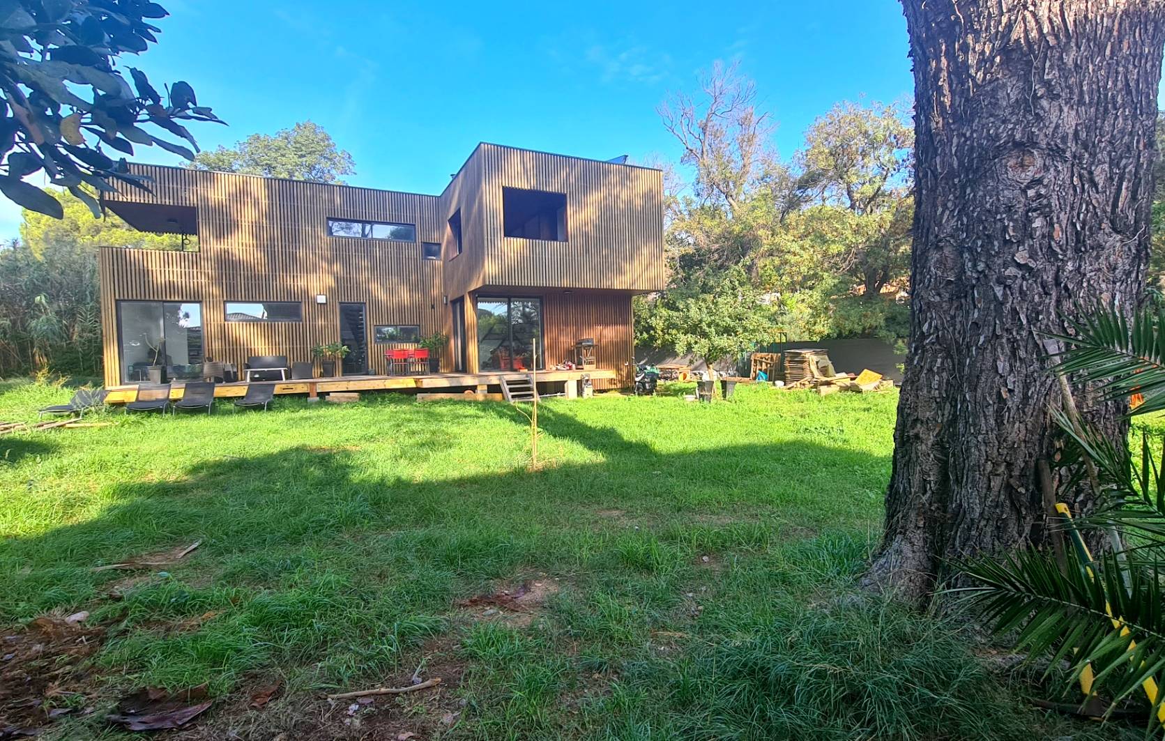 Villa d'architecte atypique à vendre sur le bord de mer méditerranéen