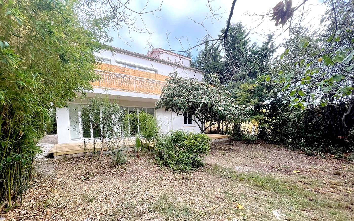 Bas de villa avec jardin arboré à vendre quartier Gai Versant