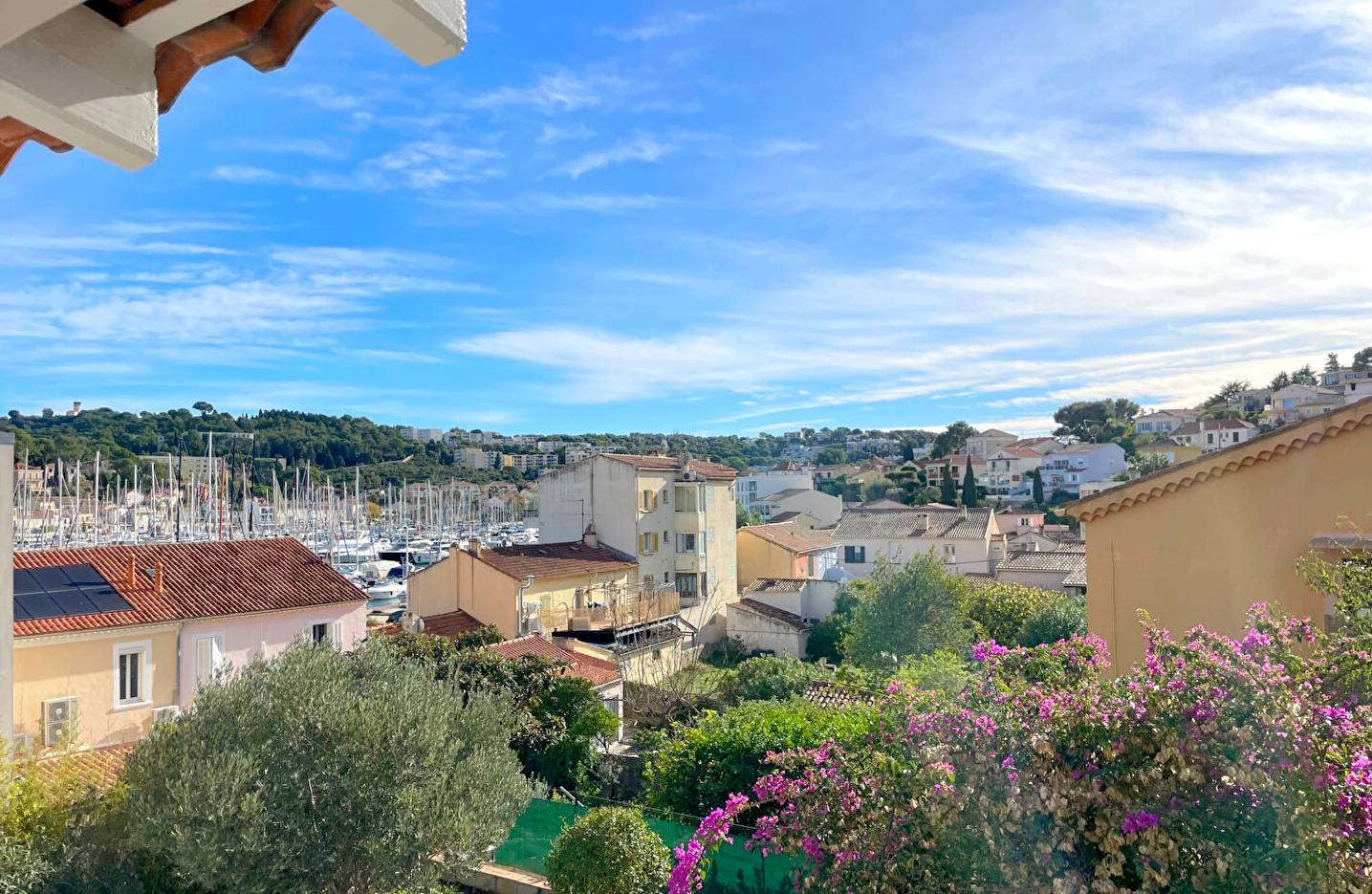 Maison individuelle avec vue mer et appartements à vendre à proximité de la montée Costabella