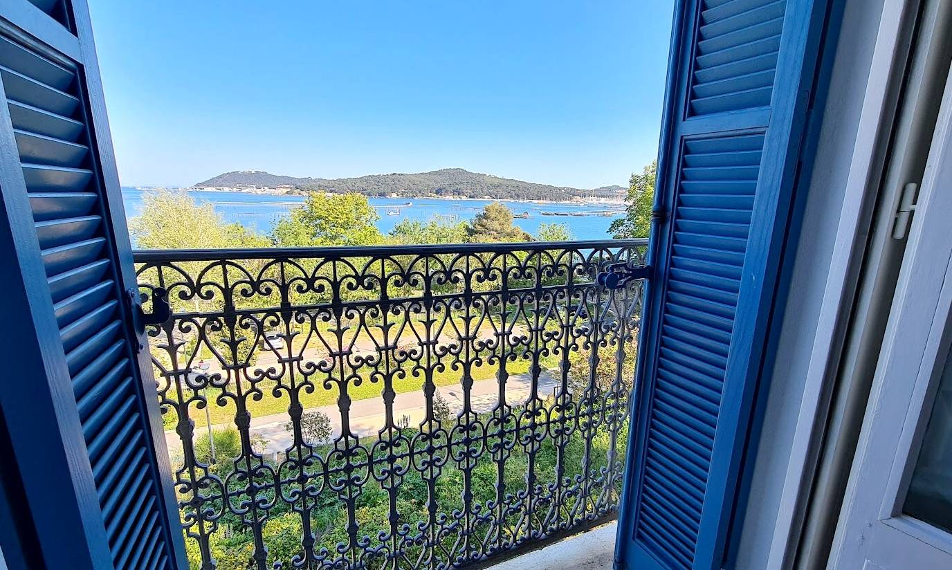 Appartement avec vue mer panoramique à vendre dans la résidence Michel Pacha à La Seyne-sur-Mer