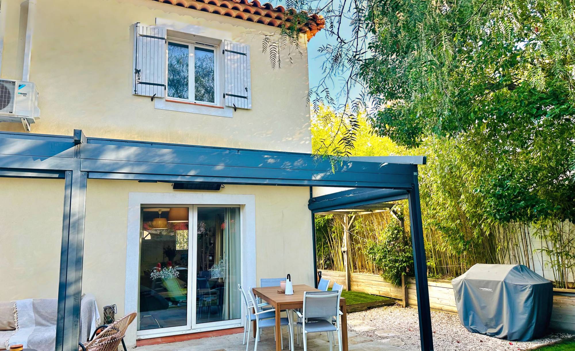 Maison moderne avec pergola bioclimatique à vendre à La Seyne, quartier Barban