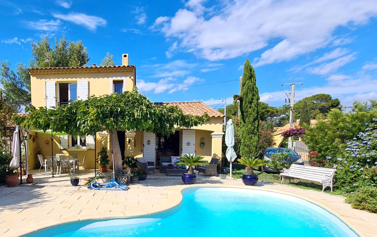 Maison individuelle contemporaine avec piscine à vendre secteur les Barelles à La Seyne