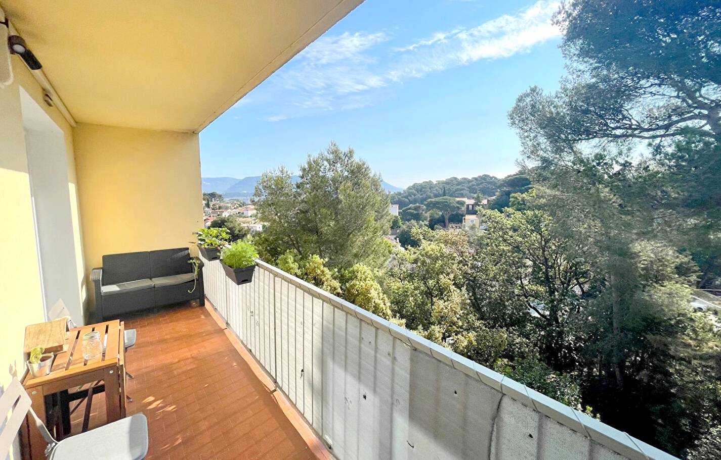 Appartement avec terrasse en dernier étage à vendre Chemin de Ghibaudo à La Seyne-sur-Mer