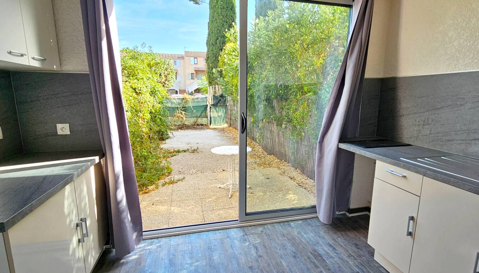 Studio avec jardin et parking à vendre Vieux Chemin des Sablettes à La Seyne-sur-Mer