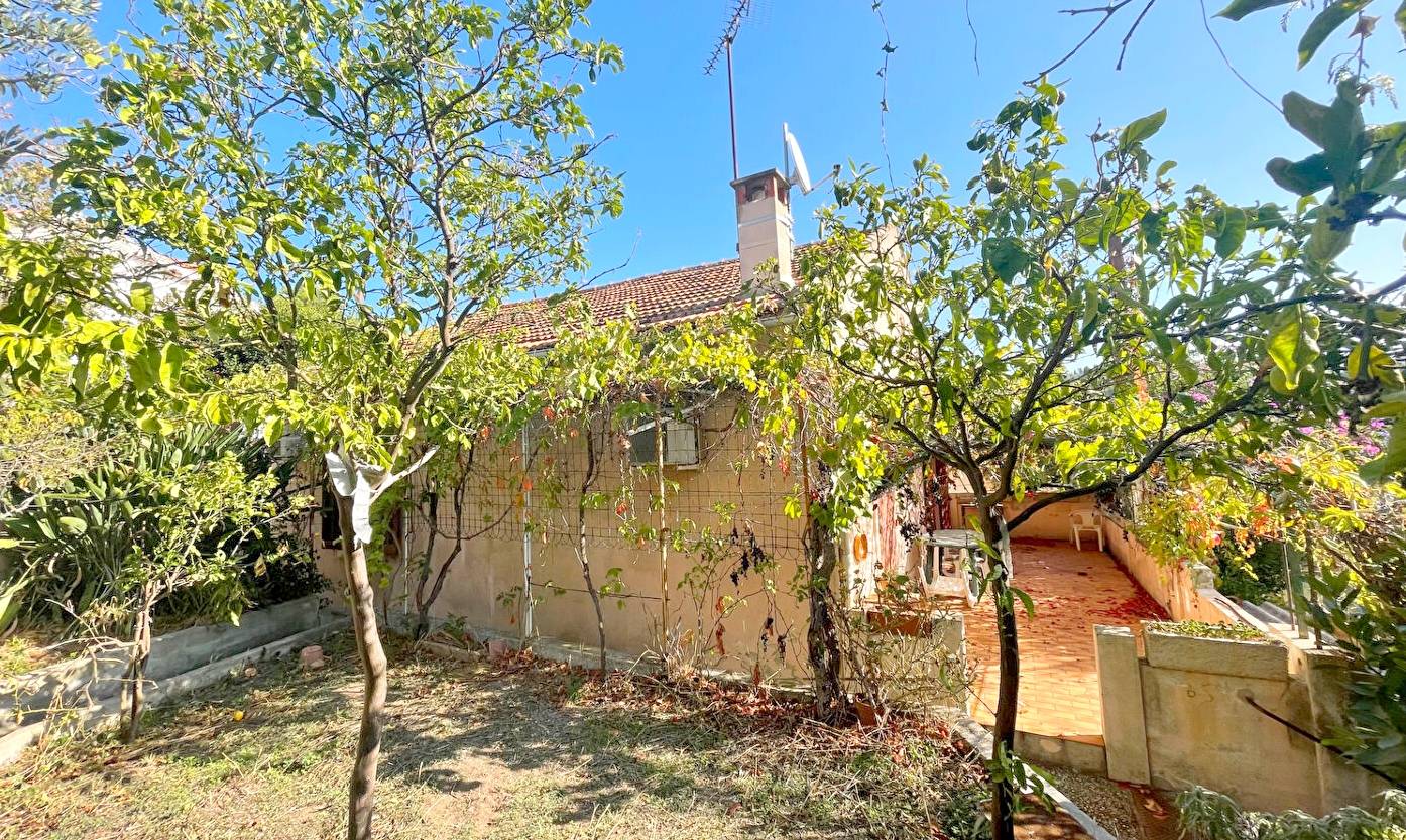 Cette maison de plain-pied est à vendre à proximité du port de Saint-Mandrier