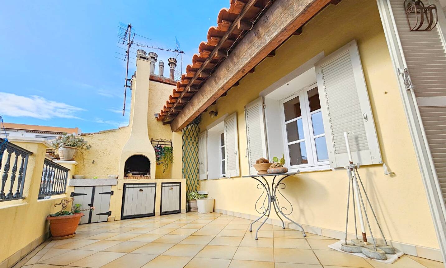 Appartement en dernier étage avec terrasse à vendre sur le Quai Gabriel Péri