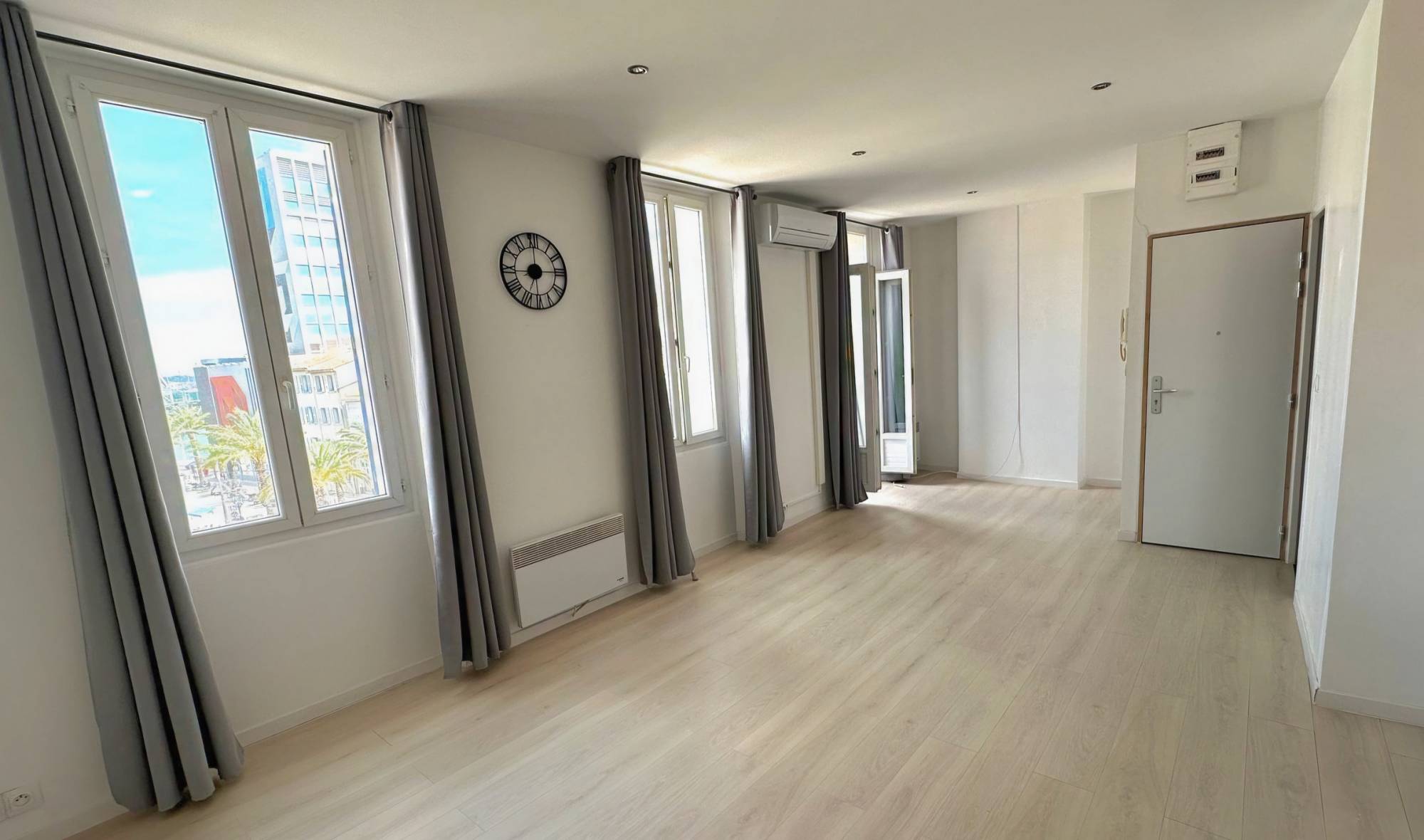 Appartement T1 rénové à vendre Place Martel Esprit à La Seyne-sur-Mer