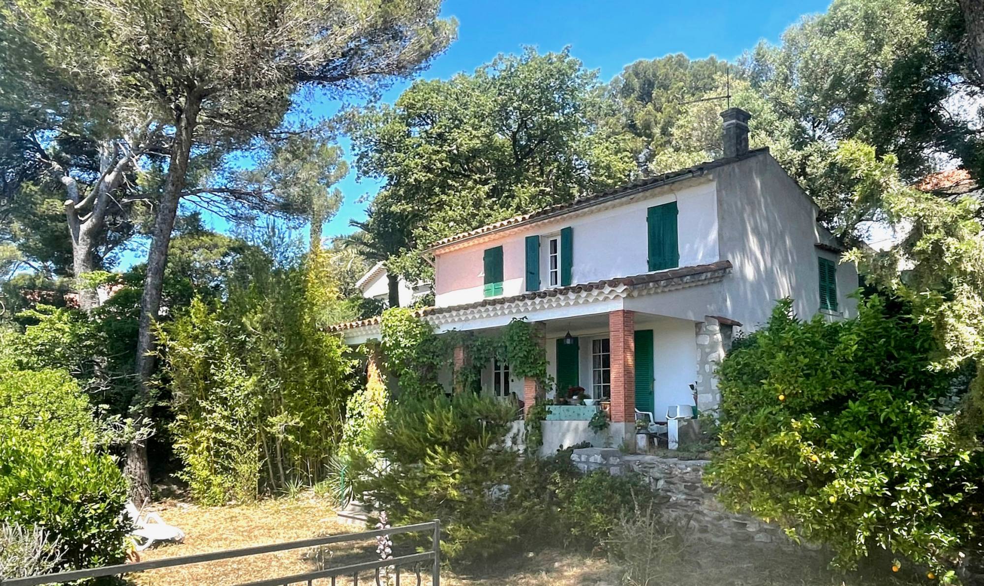 Mas provençal de 1853 avec jardin arboré à vendre à La Seyne-sur-Mer