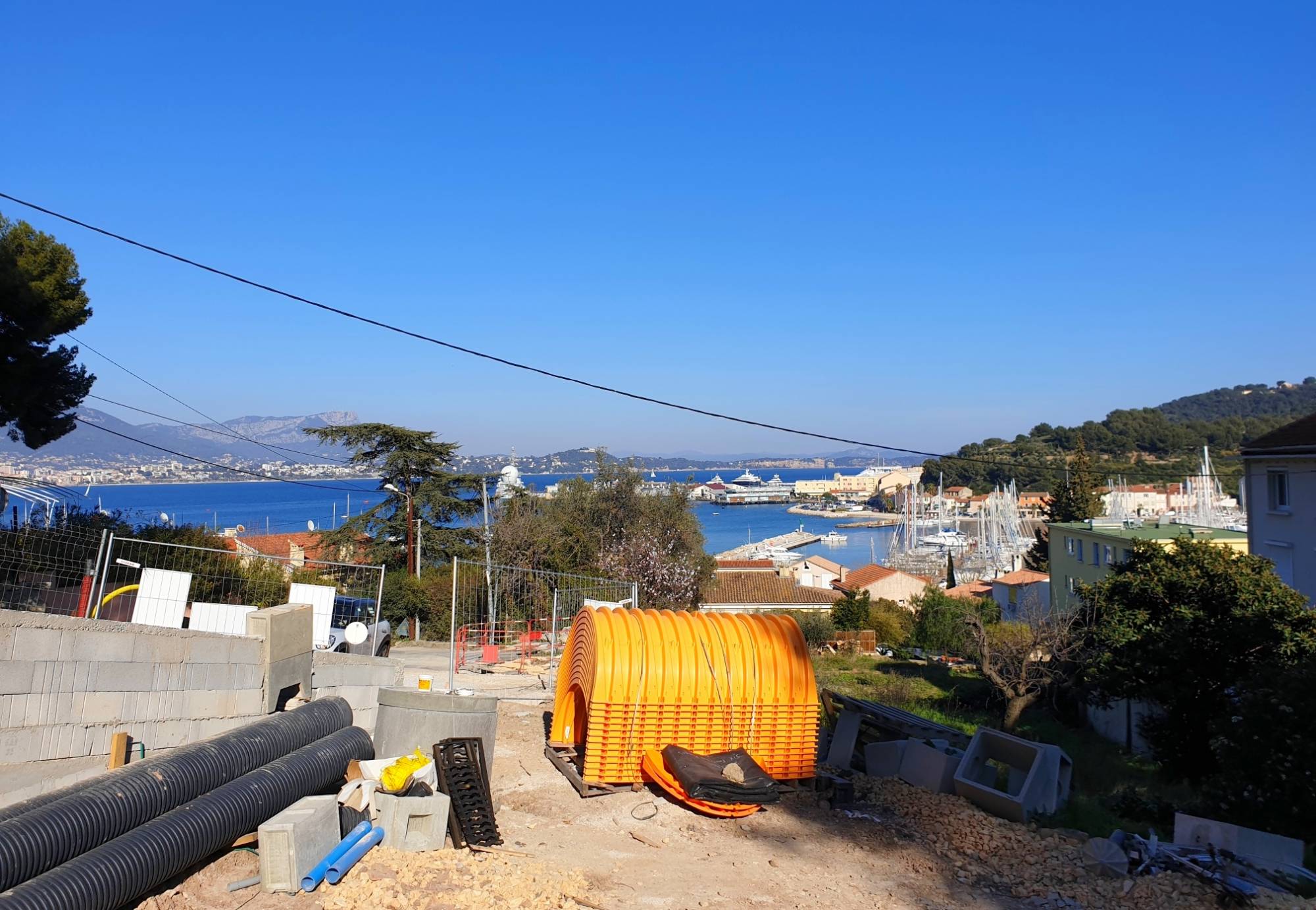 Terrain à bâtir avec possibilité de maison en R+1, piscine et garage