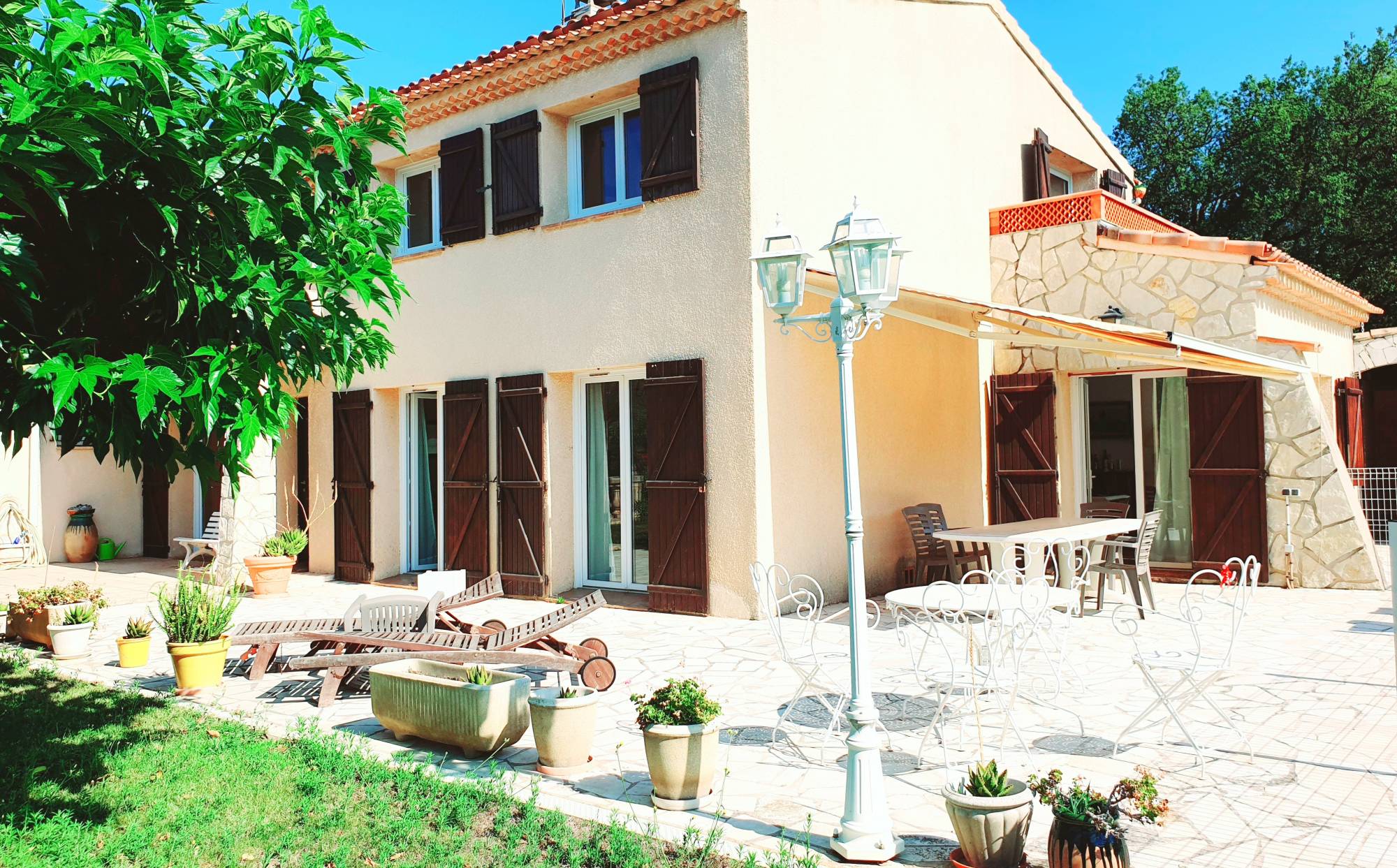 Villa de charme construite en 1977 dans un environnement paisible de La Seyne-sur-Mer