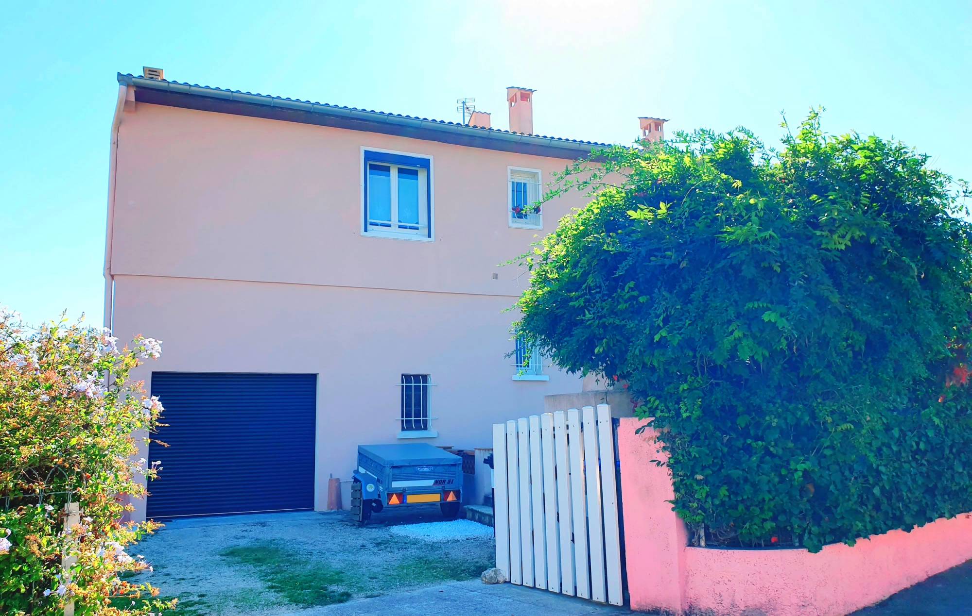 Maison avec garage à vendre au pied du massif de Cap Sicié