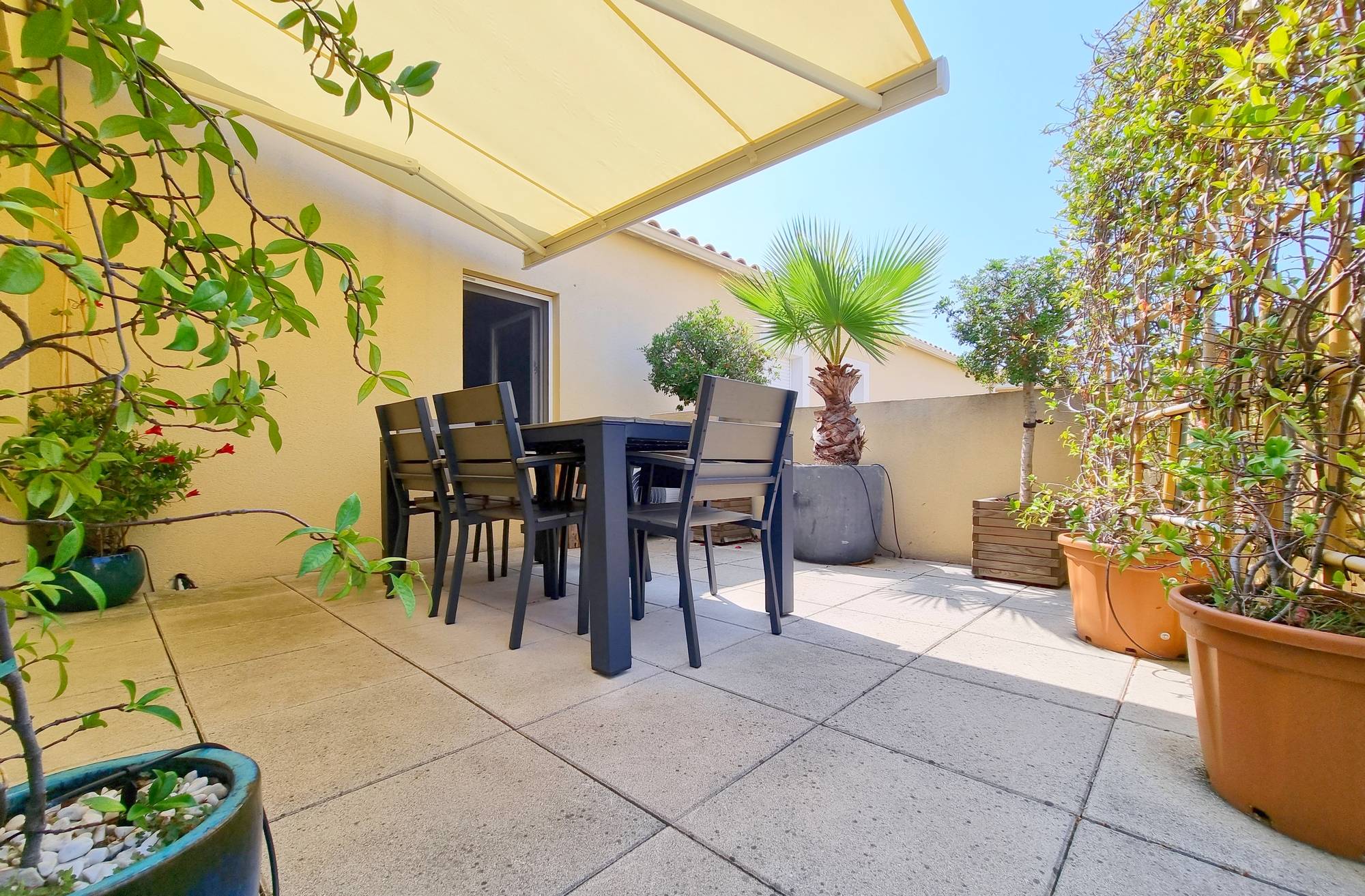 Appartement toi-terrasse à vendre dans un quartier bord de mer