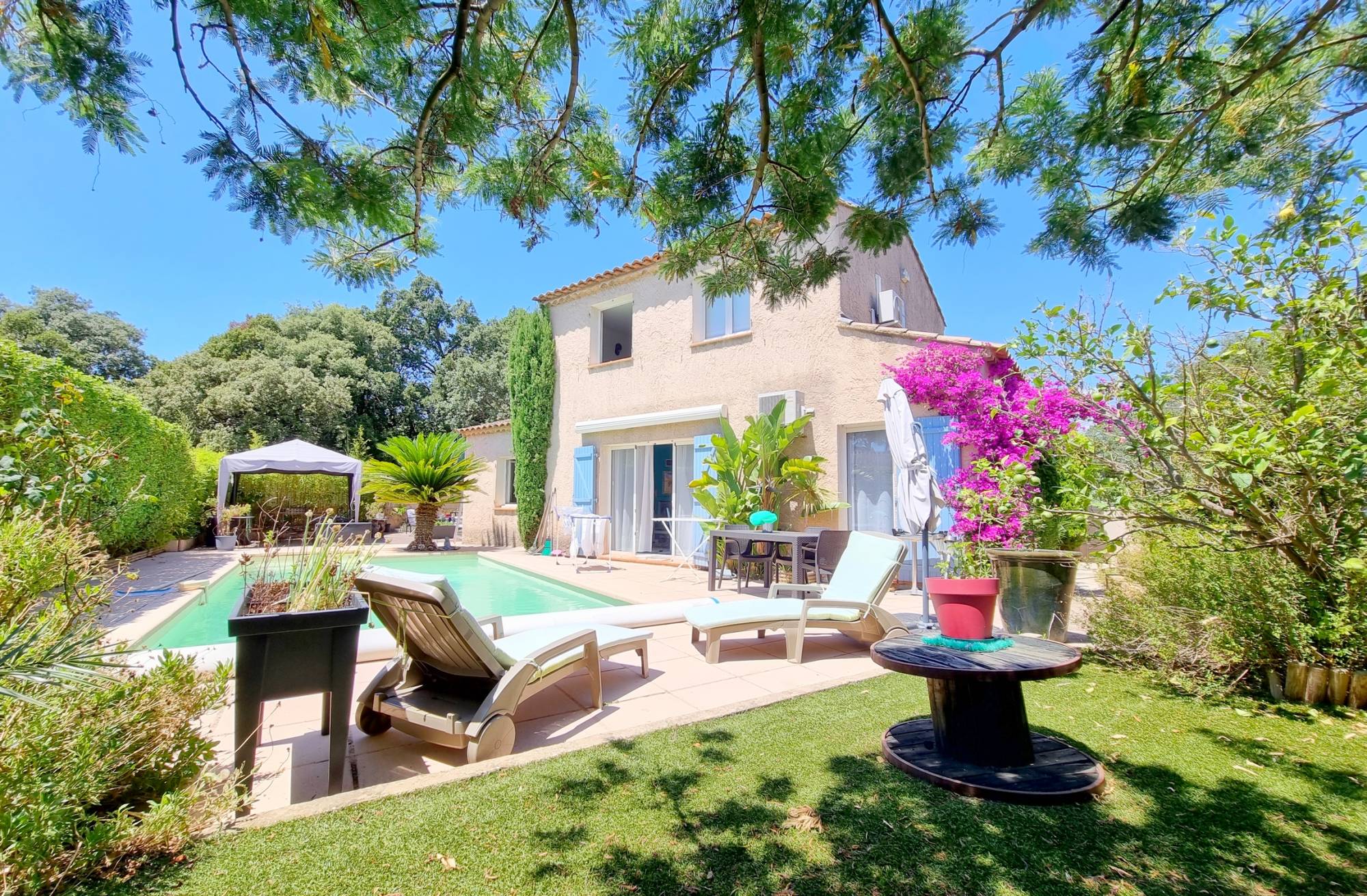 Maison familiale avec piscine à vendre route de Janas