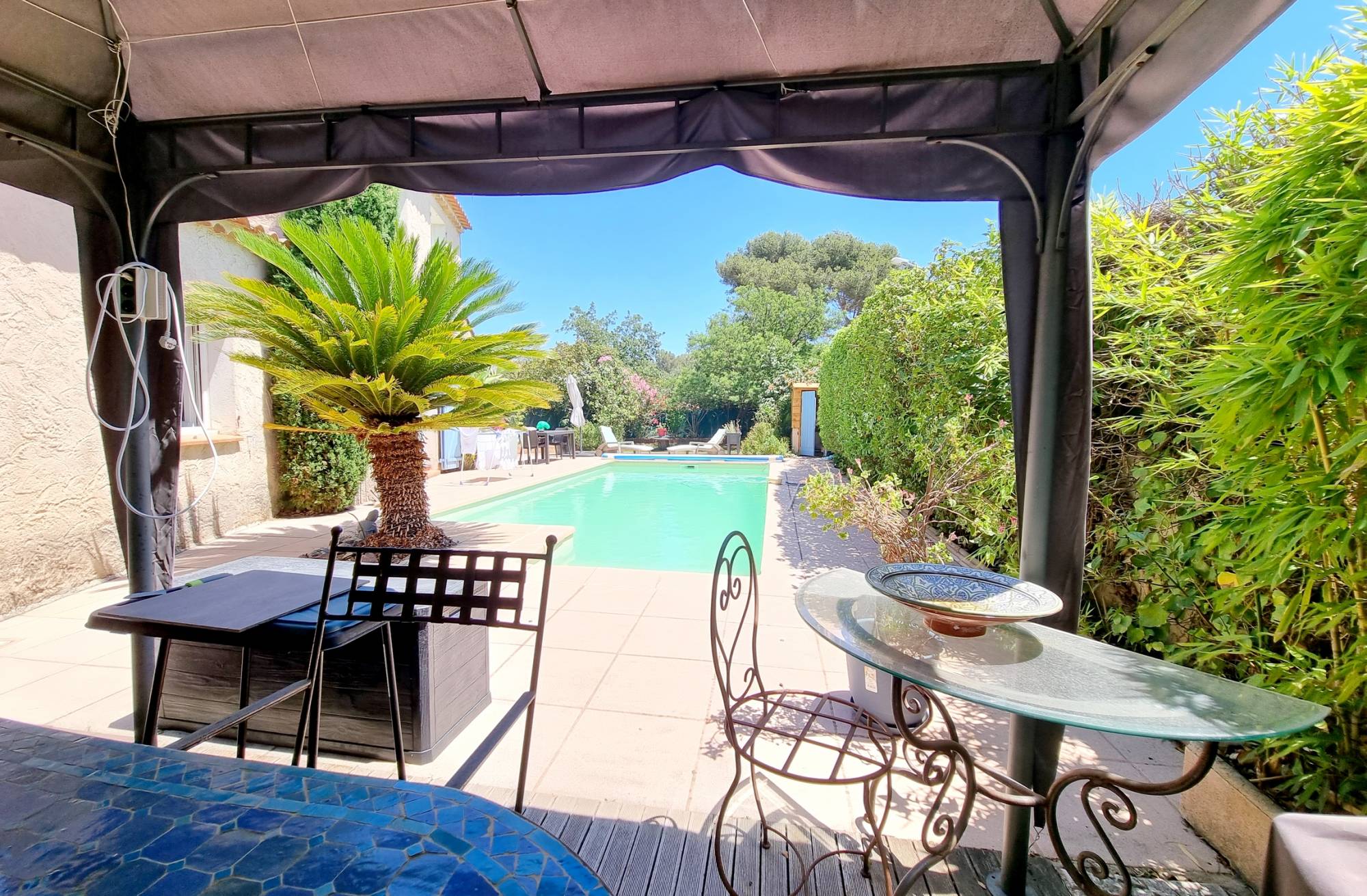 Villa avec piscine et jardin à vendre dans un lotissement situé Route de Janas