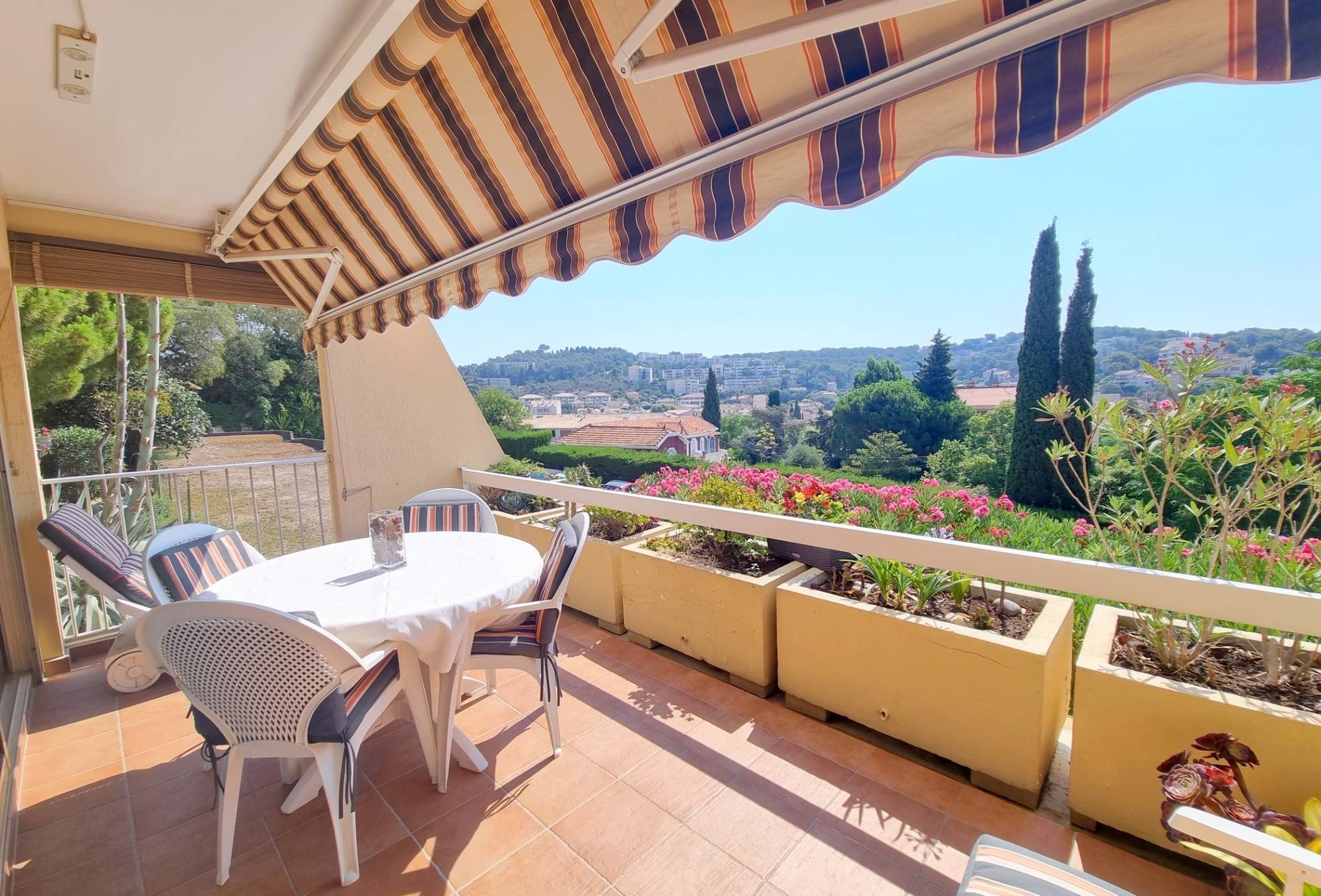 Appartement 2 pièces avec terrasse à vendre dans le village de Saint-Mandrier-sur-Mer