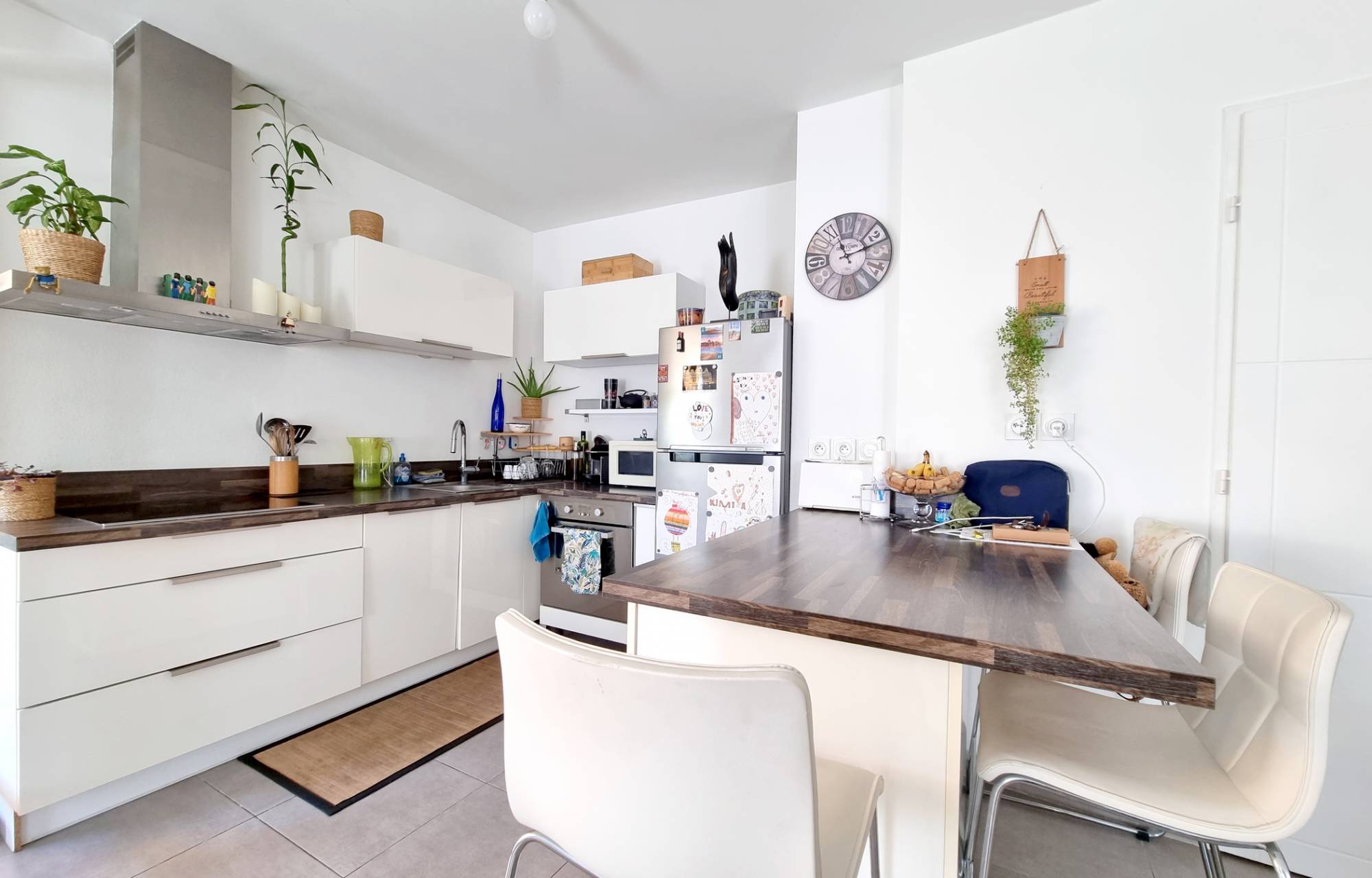 Appartement avec une superbe cuisine américaine équipée à vendre quartier Chateaubanne à La Seyne-sur-Mer