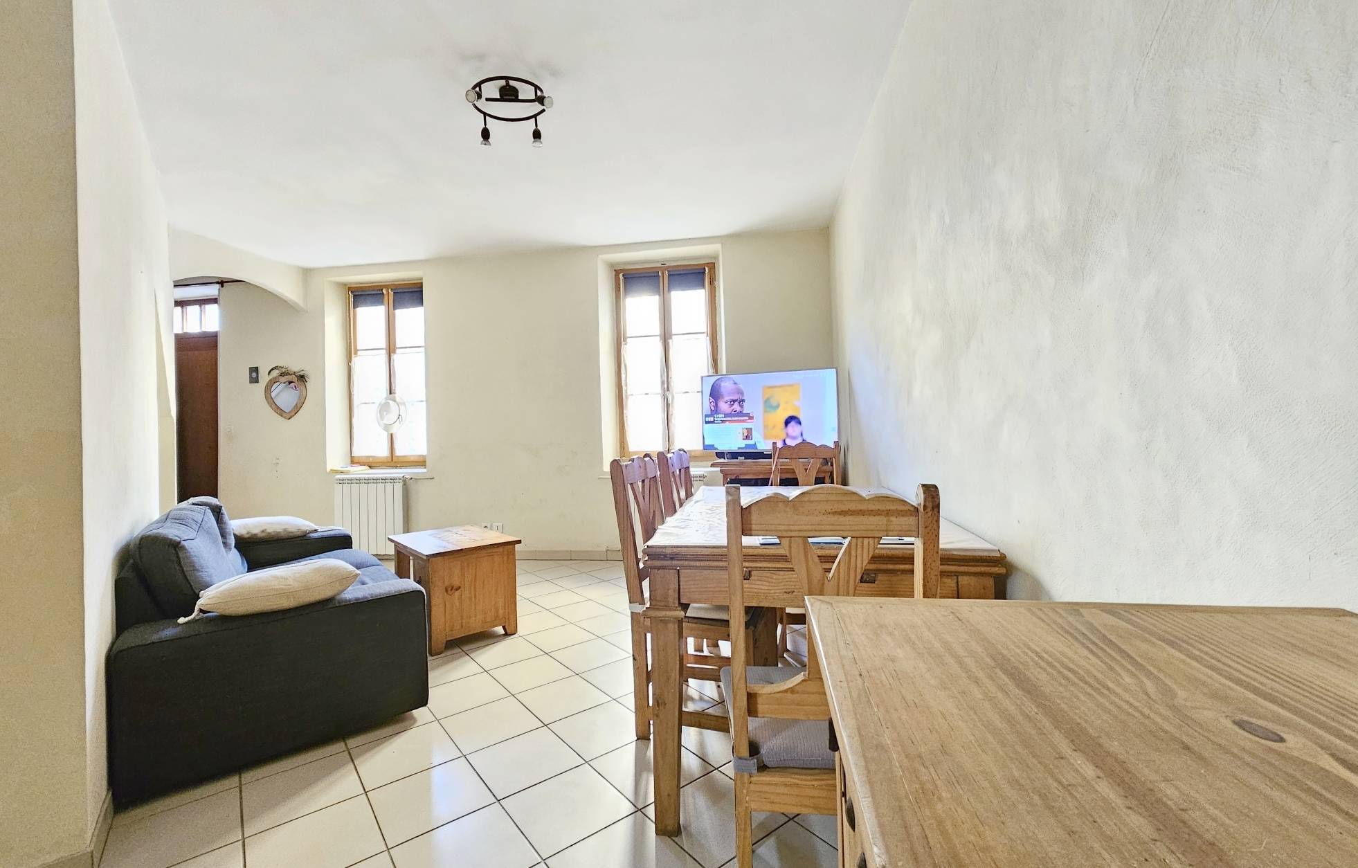 Maison mitoyenne de deux chambres à vendre à 2 minutes à pied du port