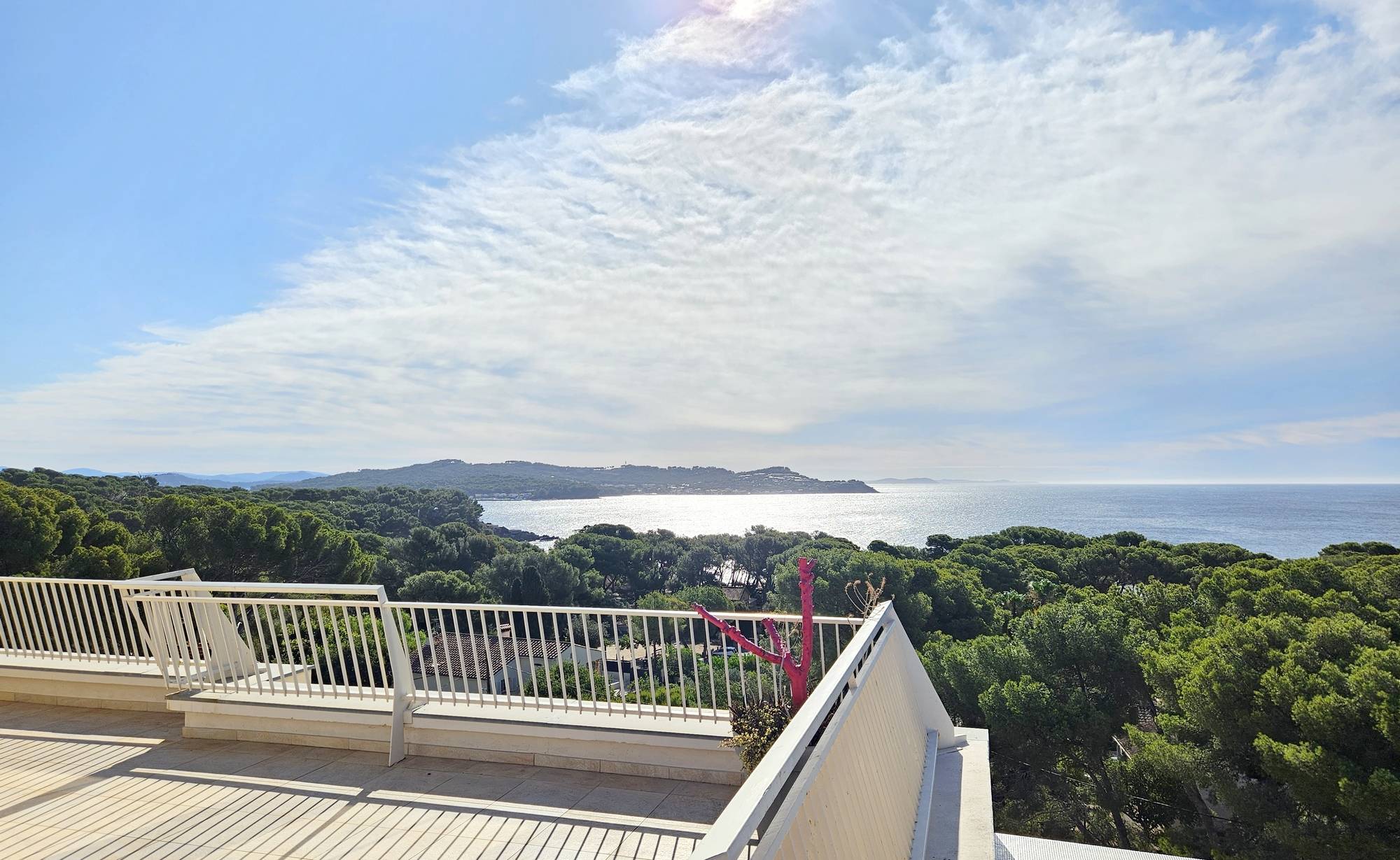 Vue mer panoramique de la presqu'île de Saint-Mandrier au Cap Sicié