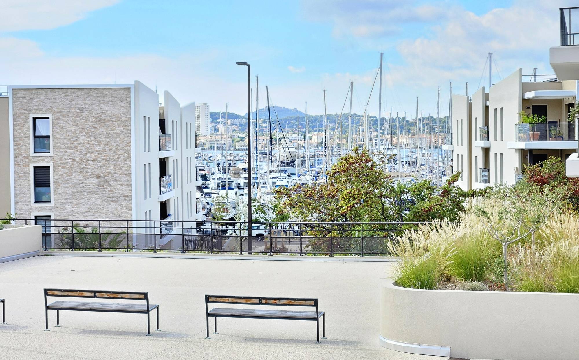 Appartement offrant une jolie vue sur le Port de Pin Rolland