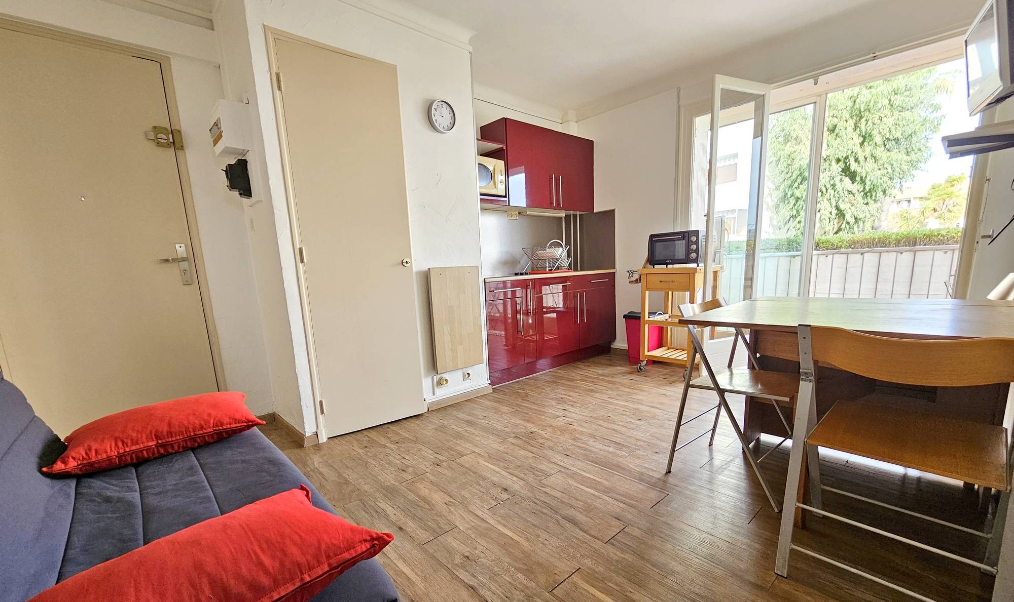 Appartement 2 pièces avec loggia et parking privatif à vendre Chemin de l'Evescat aux Sablettes