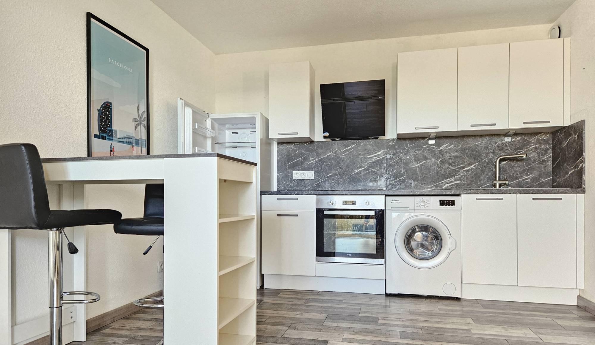 Appartement deux pièces rénové avec loggia à vendre à Saint-Mandrier