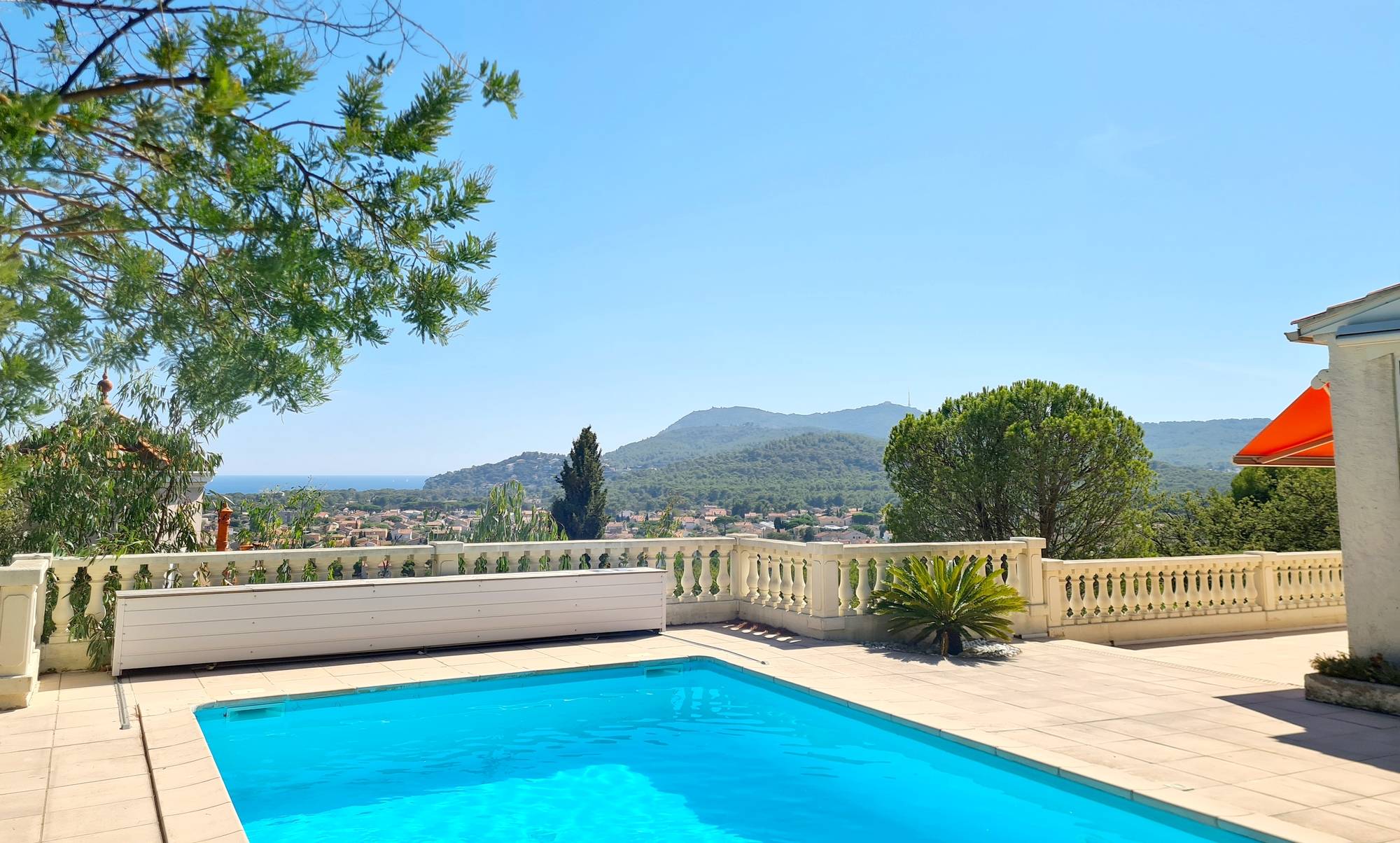 Propriété avec piscine et vue mer à vendre dans le quartier de Coste Chaude à La Seyne