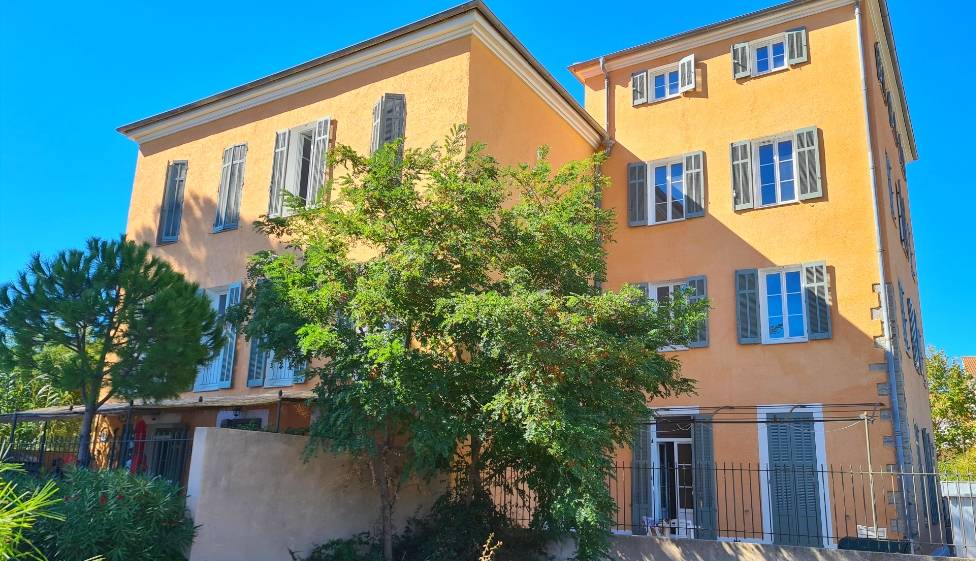 Appartement modernisé en vente au Château Godinot