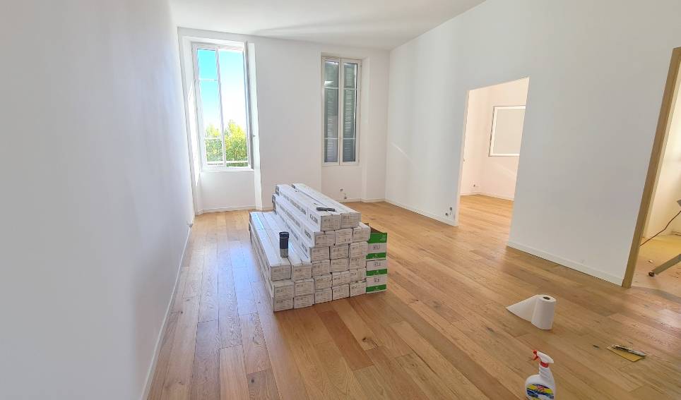 Superbe appartement à vendre dans une construction Michel Pacha à deux pas de la Corniche Pompidou