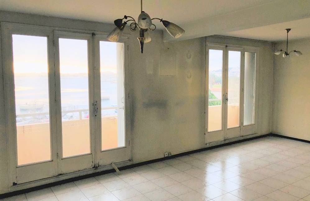 Appartement T4 avec vue mer à rénover et mis en vente dans le centre-ville de La Seyne