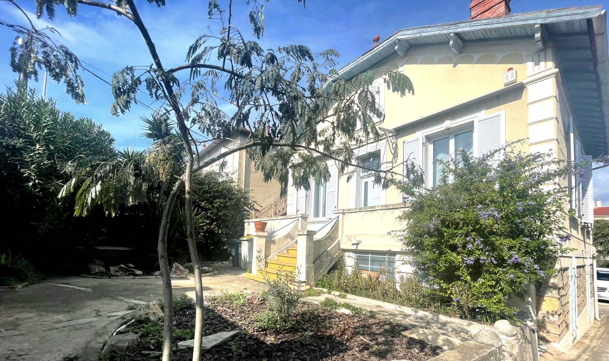 Maison bourgeoise des années 30 entièrement réhabilitée à vendre quartier Pas du Loup à La Seyne-sur-Mer