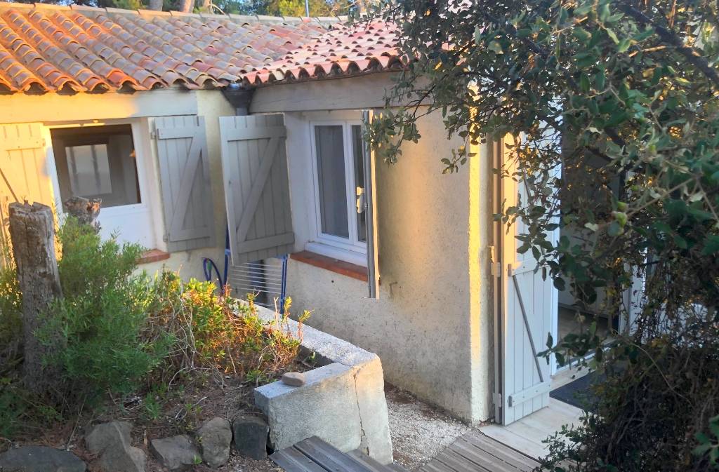 Studio rénové à vendre avec jardin et terrasse