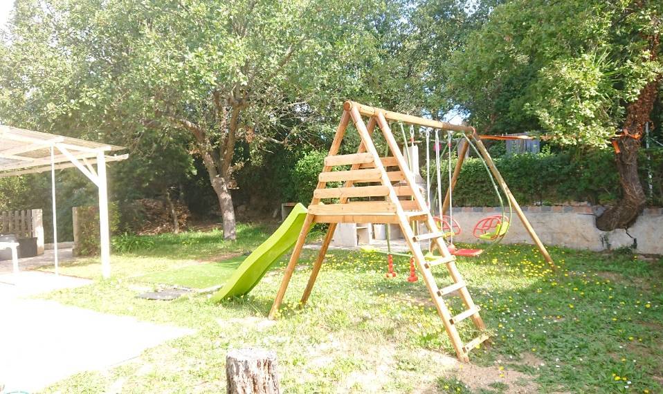 Maison rénovée avec jardin et cuisine d'été