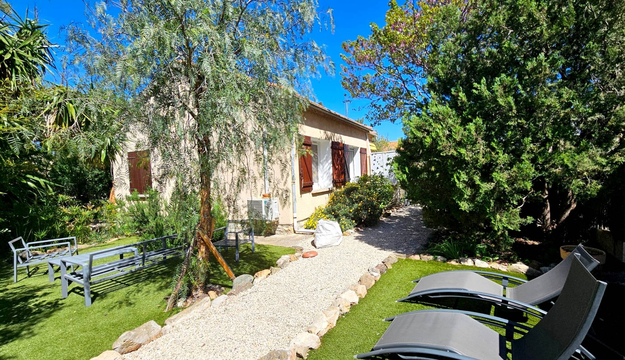 Maison de charme dans jardin arboré à vendre quartier de Mar Vivo à La Seyne