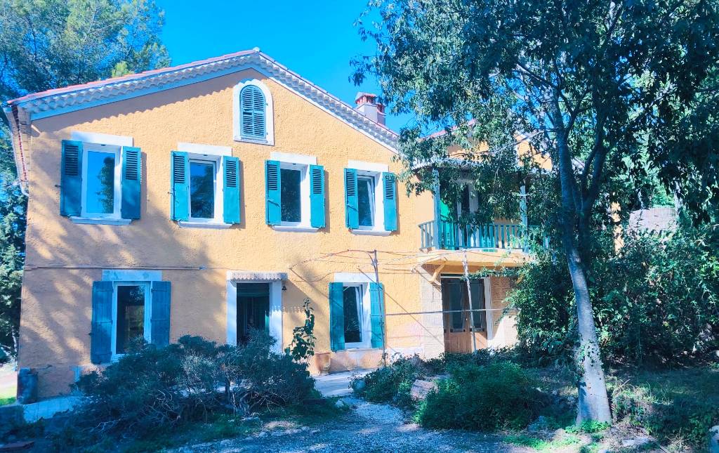 Villa bourgeoise des années 30 à vendre dans le Var