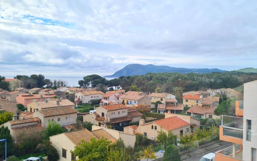 Appartement 3 pièces offrant une vue de l'Anse des Sablettes