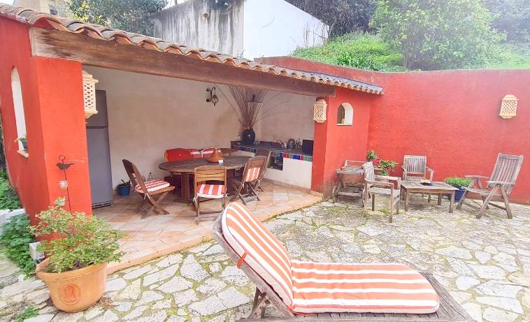 Bâtisse des années 70 avec piscine à vendre à La Seyne sur Mer