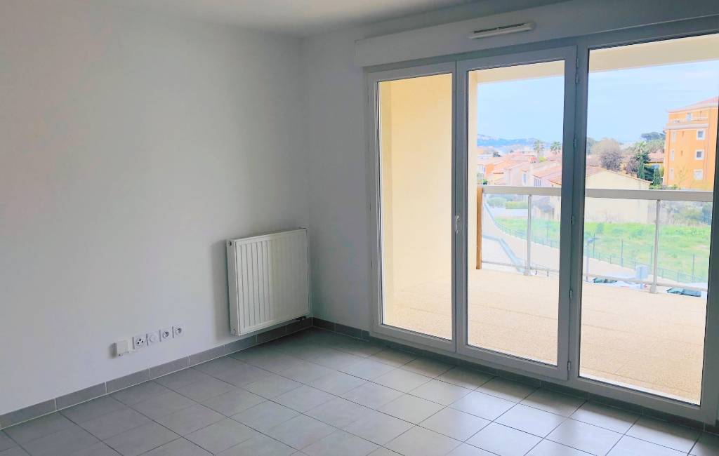 Appartement deux pièces avec loggia à vendre à Toulon