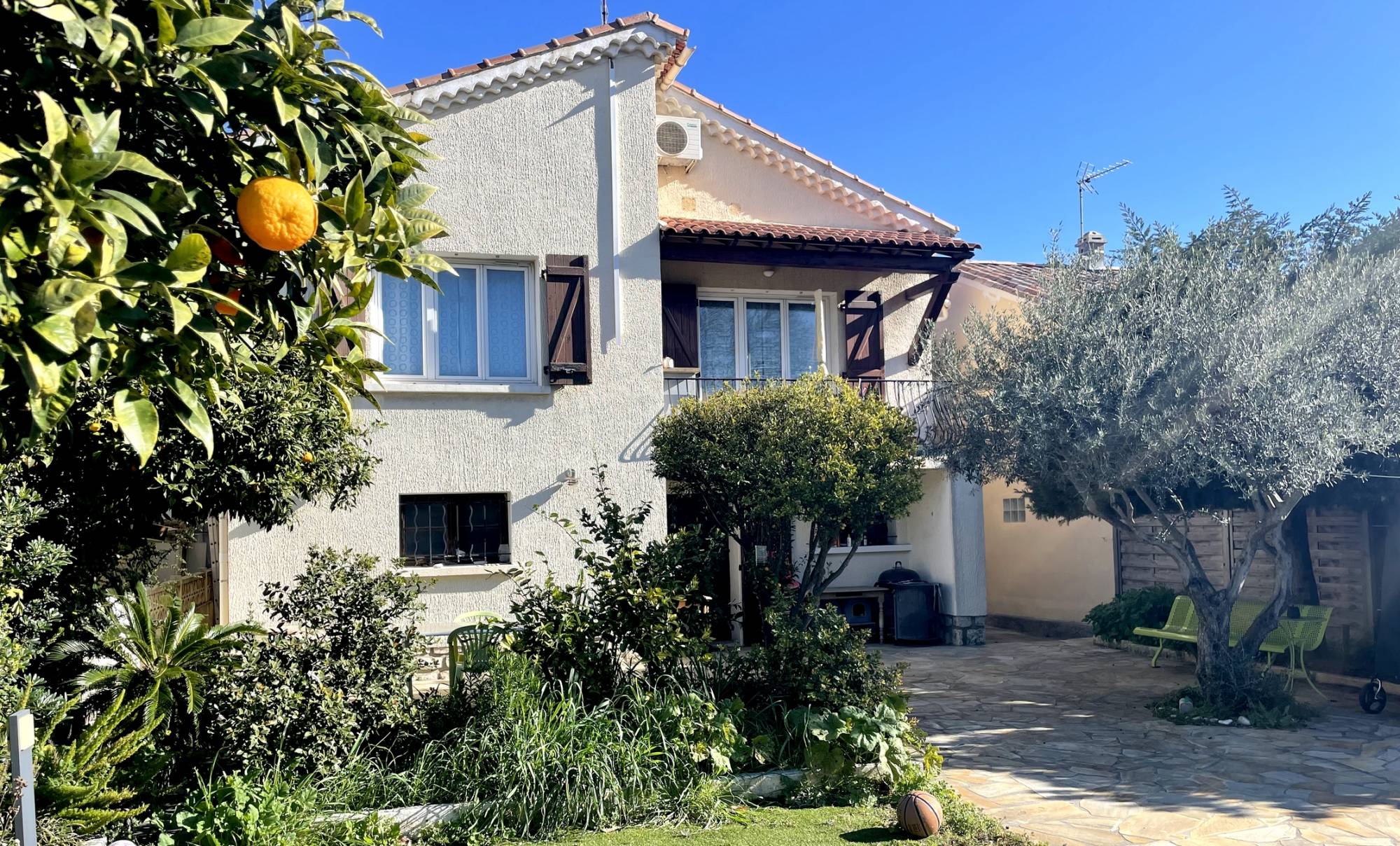 Maison 3 pièces avec jardin et garage ainsi que piscine hors-sol à vendre dans le Sud de la France