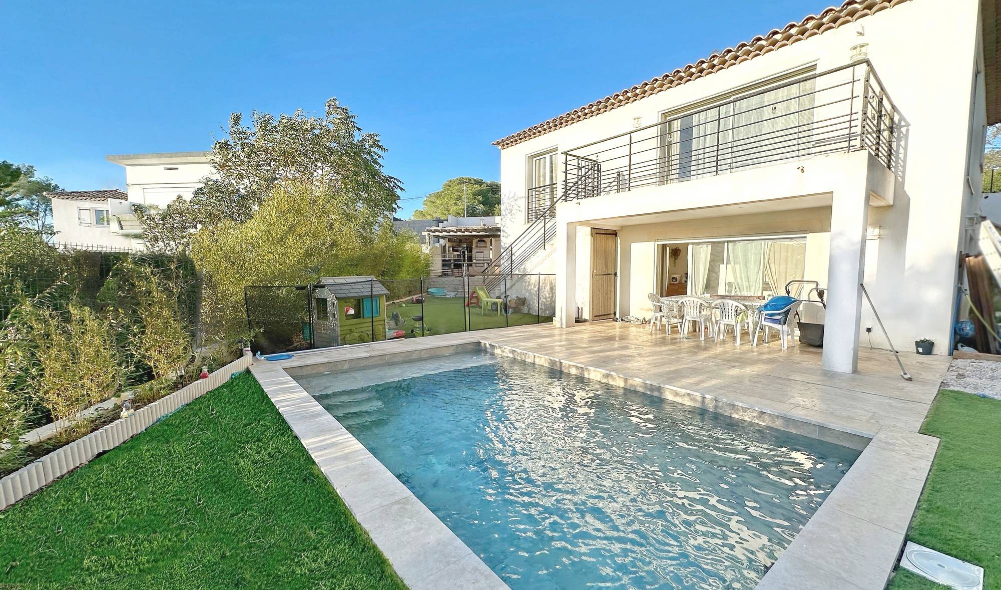 Maison moderne avec piscine à vendre Chemin de Chateaubanne