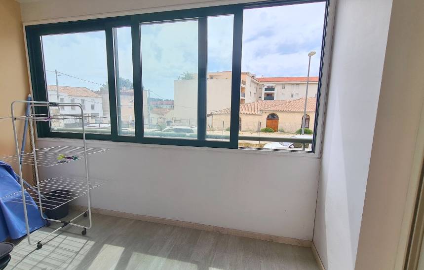 Studio à vendre par agence immobilière à La Seyne