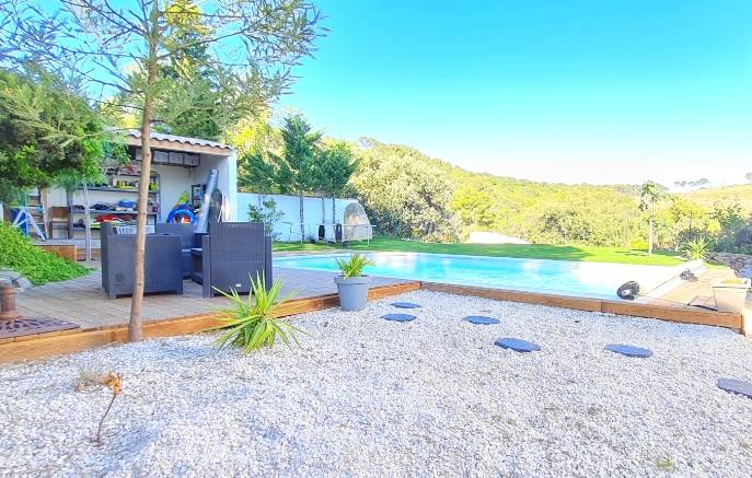 Maison avec piscine chauffée et espace de détente à vendre sur le secteur de la Renardière