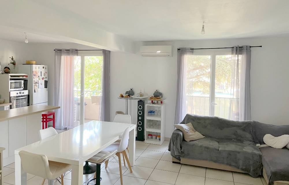 Appartement trois pièces en premier étage à vendre Avenue Henri Pétin