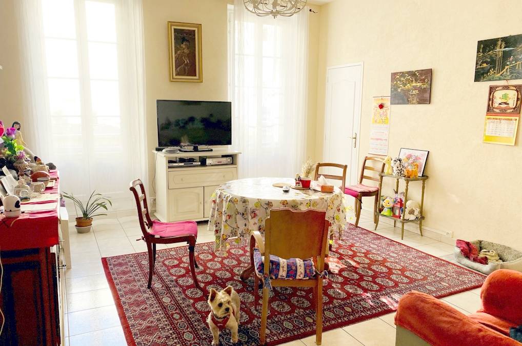 Appartement climatisé avec terrasse à vendre dans le centre piétonnier de la ville