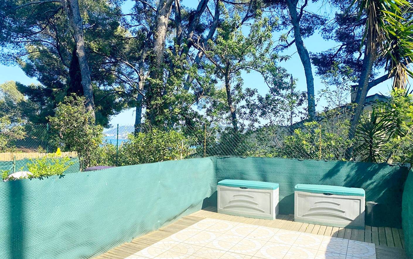 Appartement avec un aperçu mer et jardin à vendre sur les hauteurs de l'Evescat