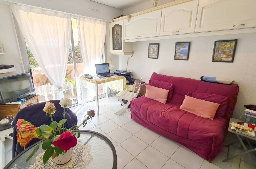 Appartement en rez-de-chaussée, avec terrasse et jardin à vendre dans une résidence de standing avec piscine à Tamaris