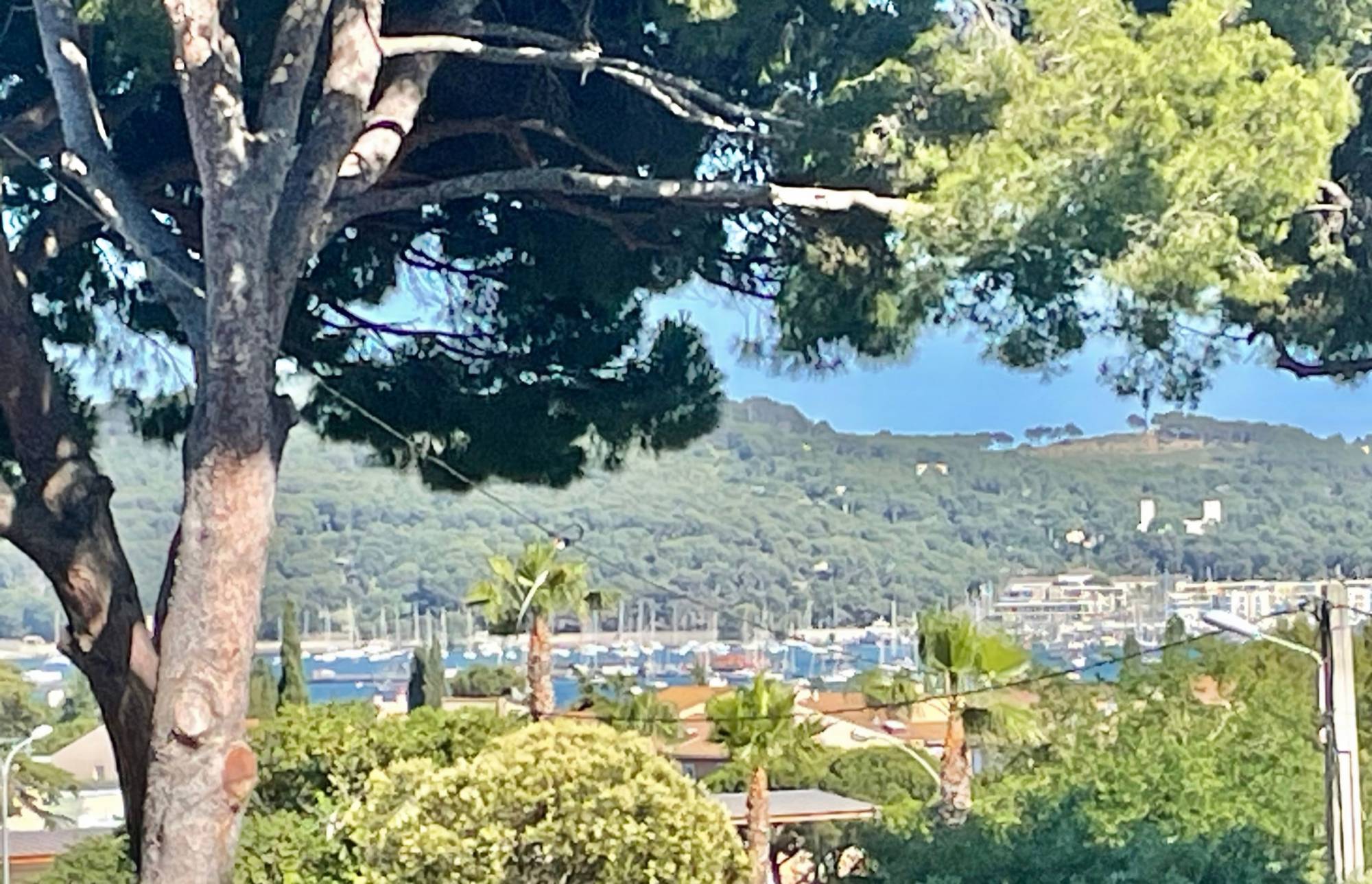 Aperçu mer de la rade de Toulon depuis les collines de La Seyne-sur-Mer