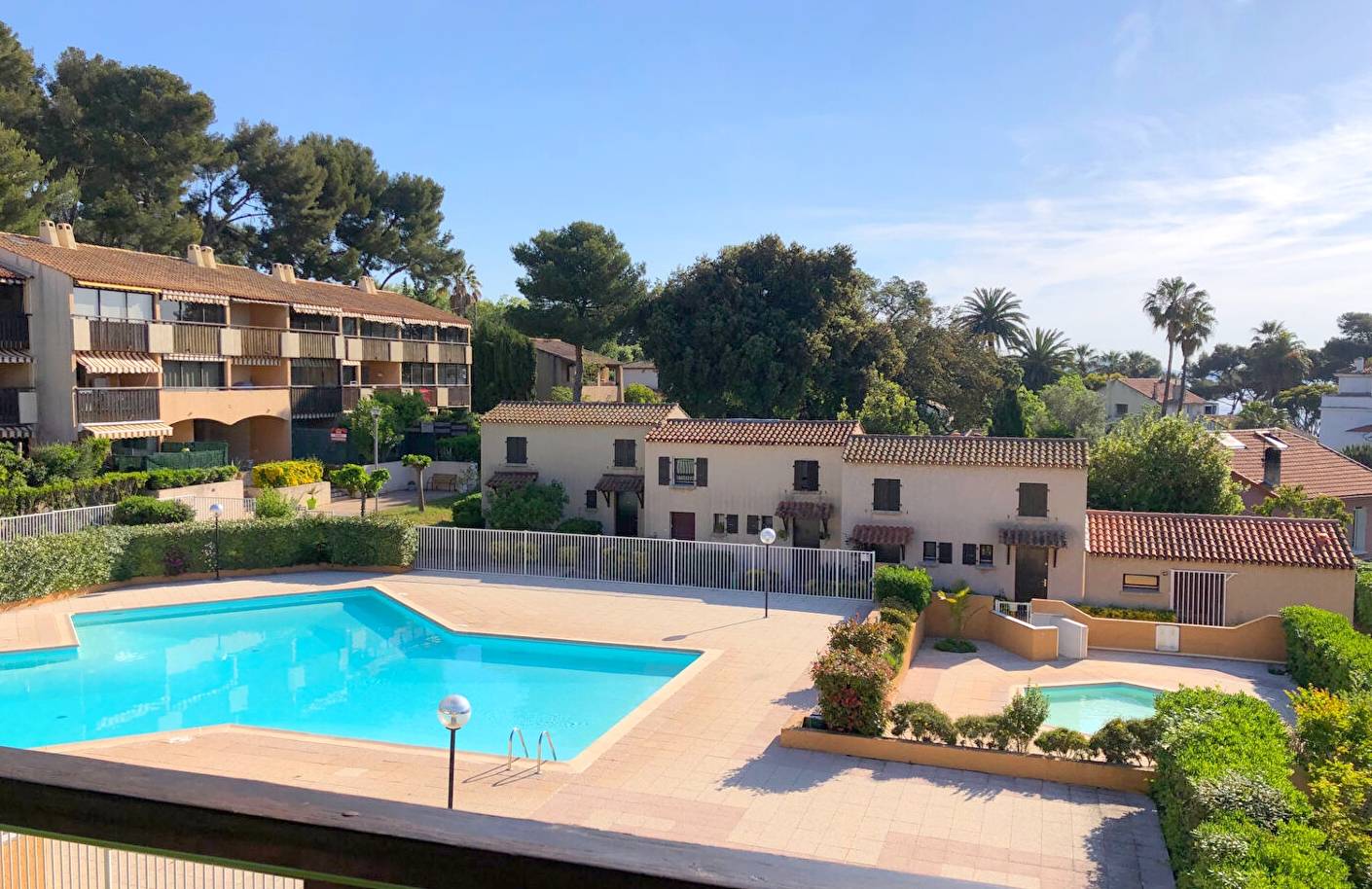 Résidence avec piscine située à deux pas de la Corniche Georges Pompidou